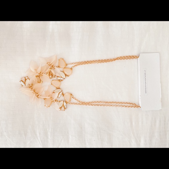 Blush pink statement piece women’s necklace - Picture 2 of 8